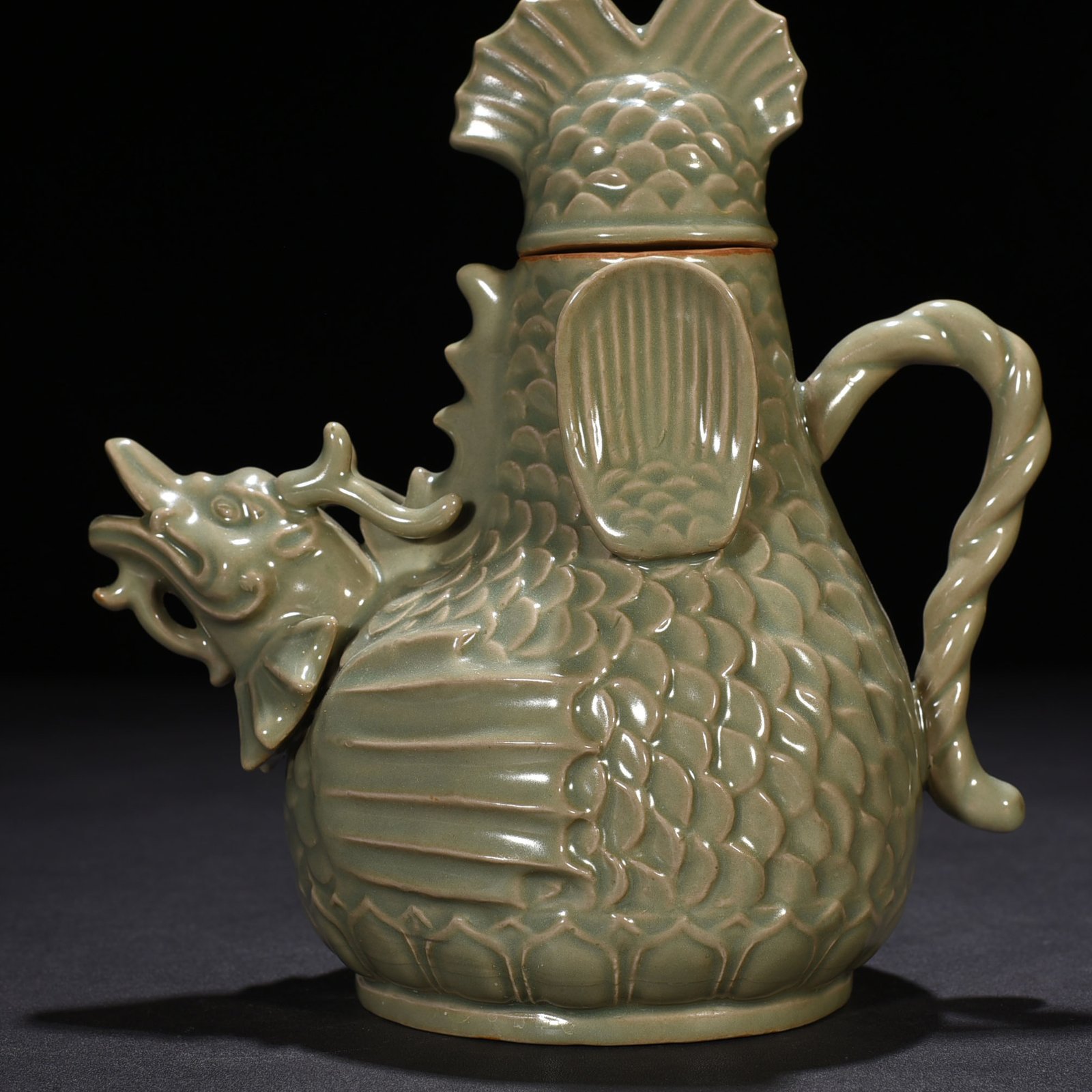 Five Dynasties secret color Yue kiln Capricorn ewer