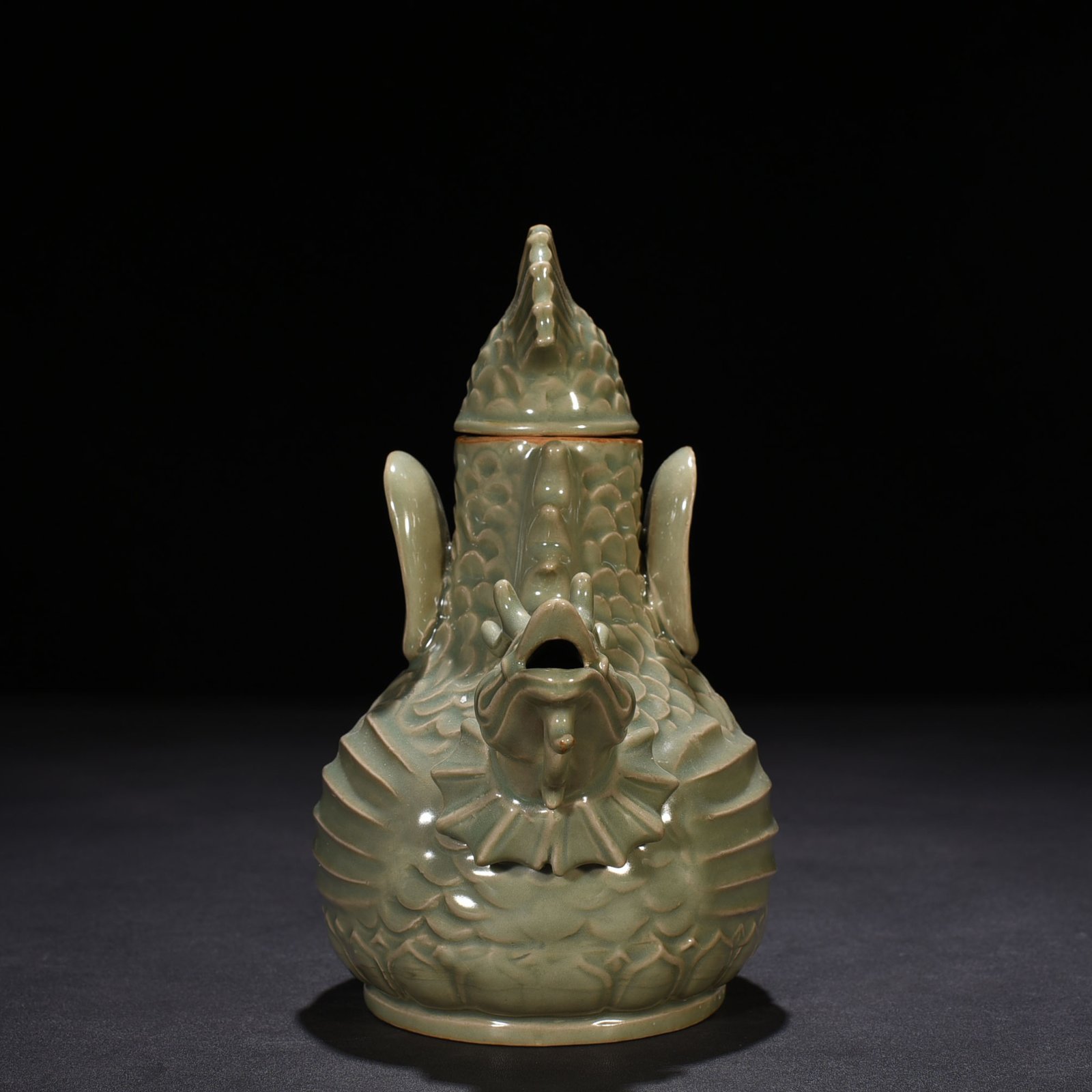 Five Dynasties secret color Yue kiln Capricorn ewer
