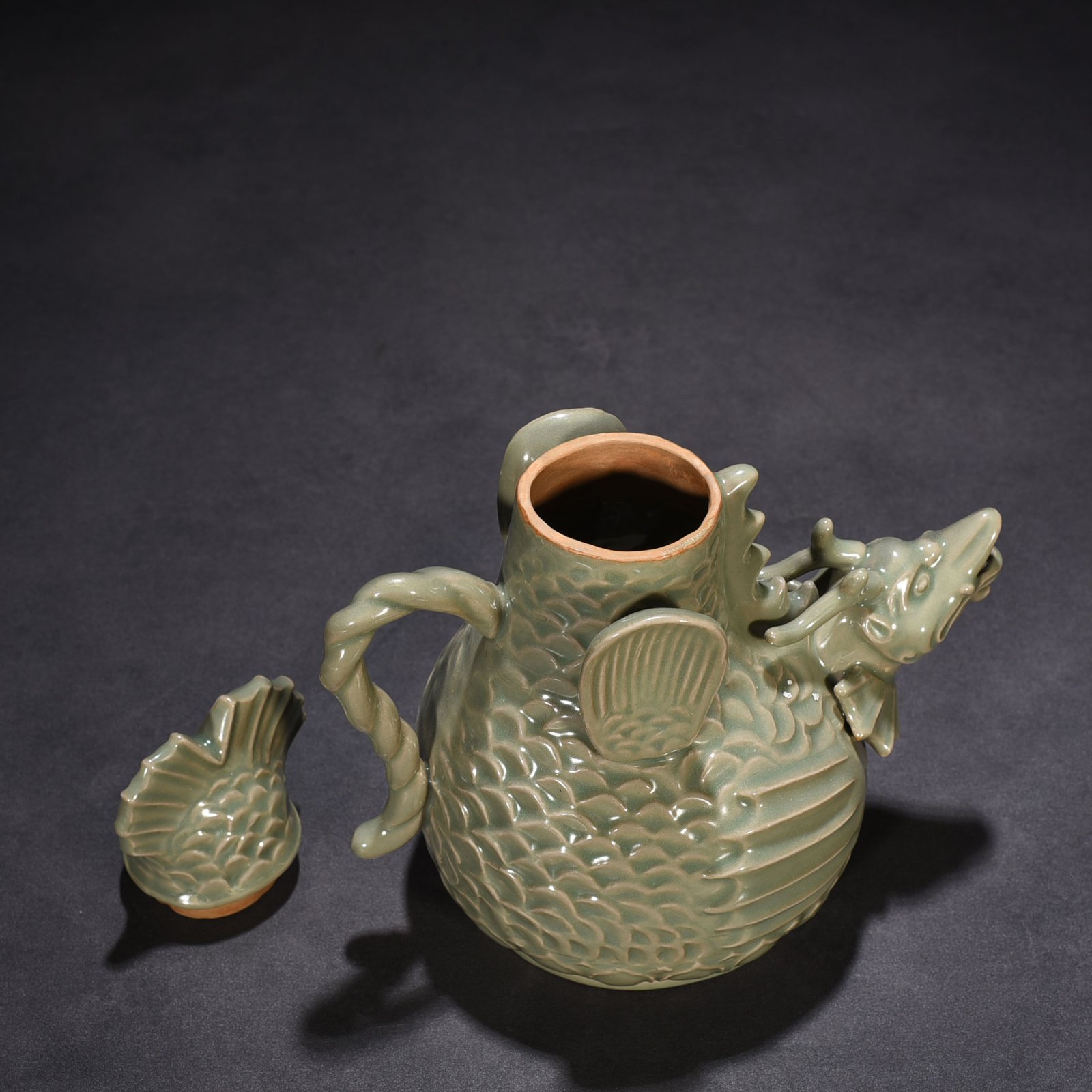 Five Dynasties secret color Yue kiln Capricorn ewer