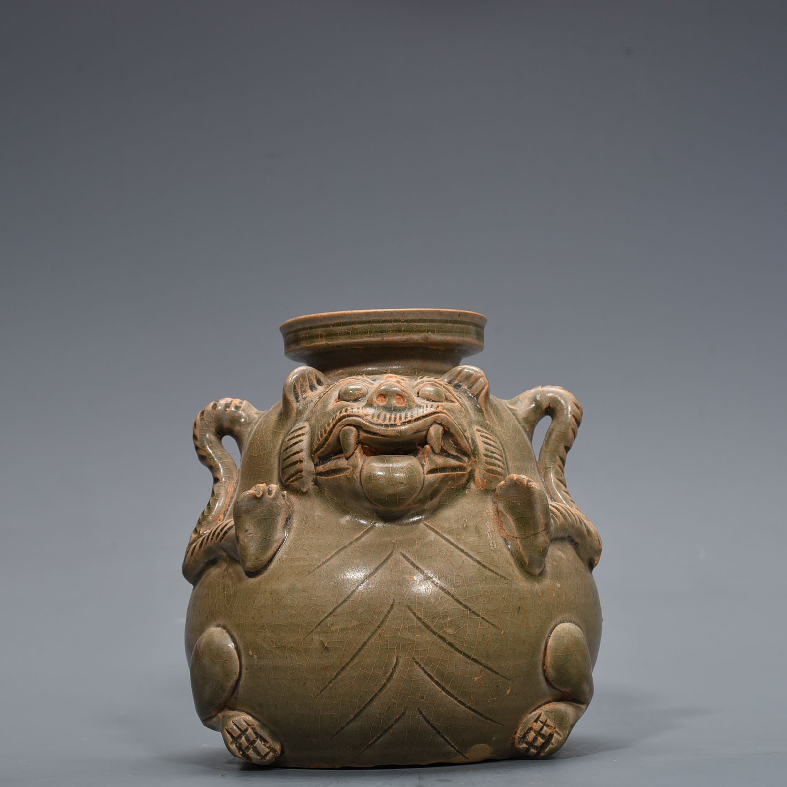 Five Dynasties Secret Color Yue Kiln Bear Zun