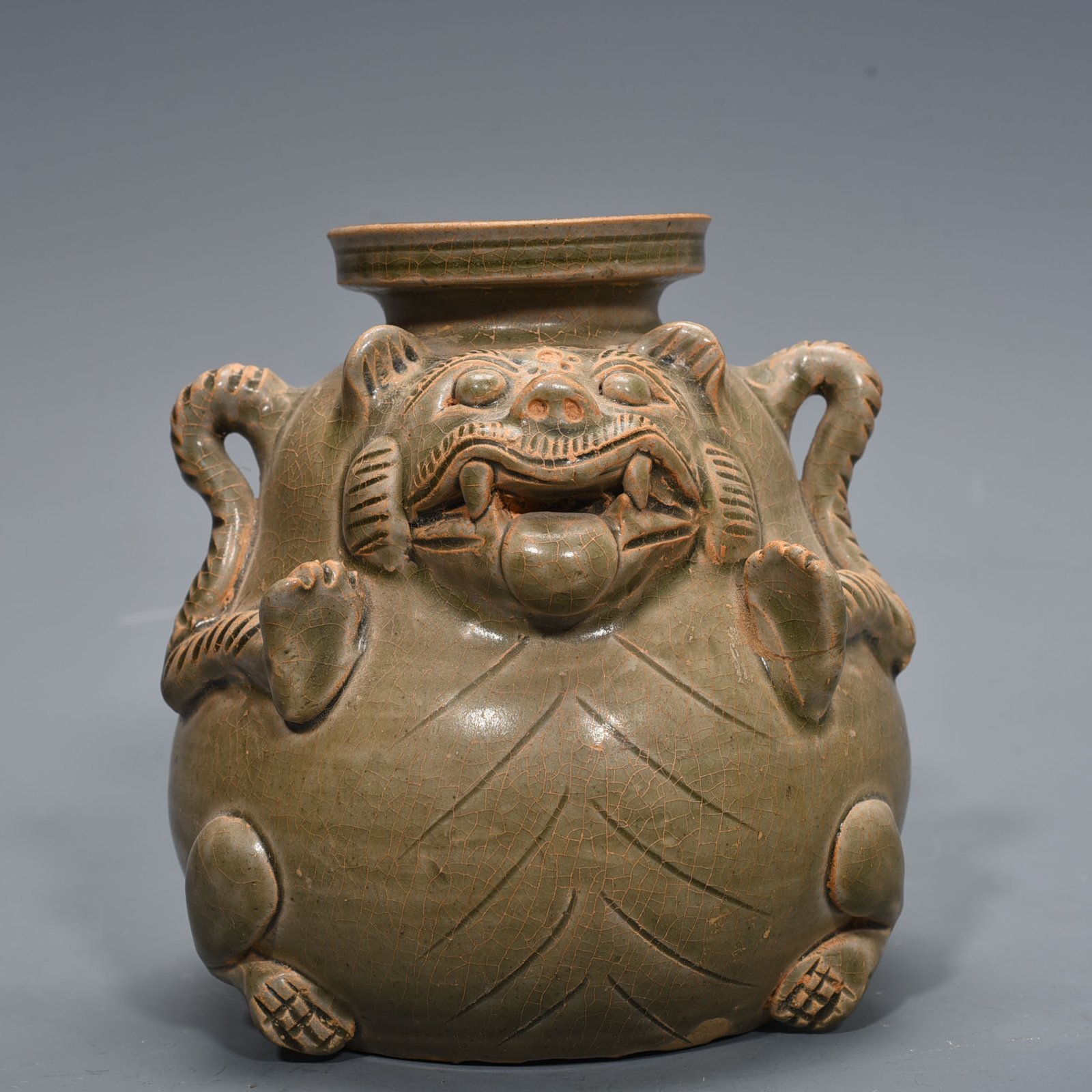 Five Dynasties Secret Color Yue Kiln Bear Zun