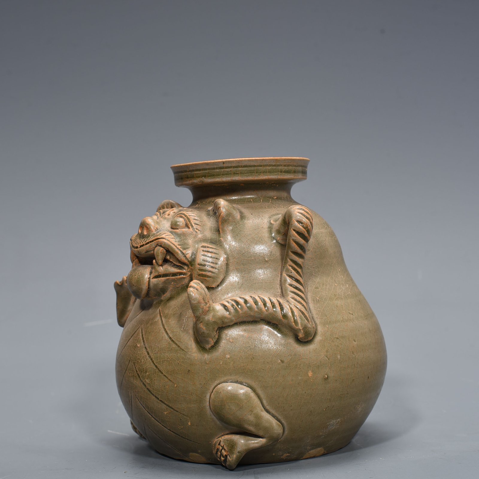 Five Dynasties Secret Color Yue Kiln Bear Zun