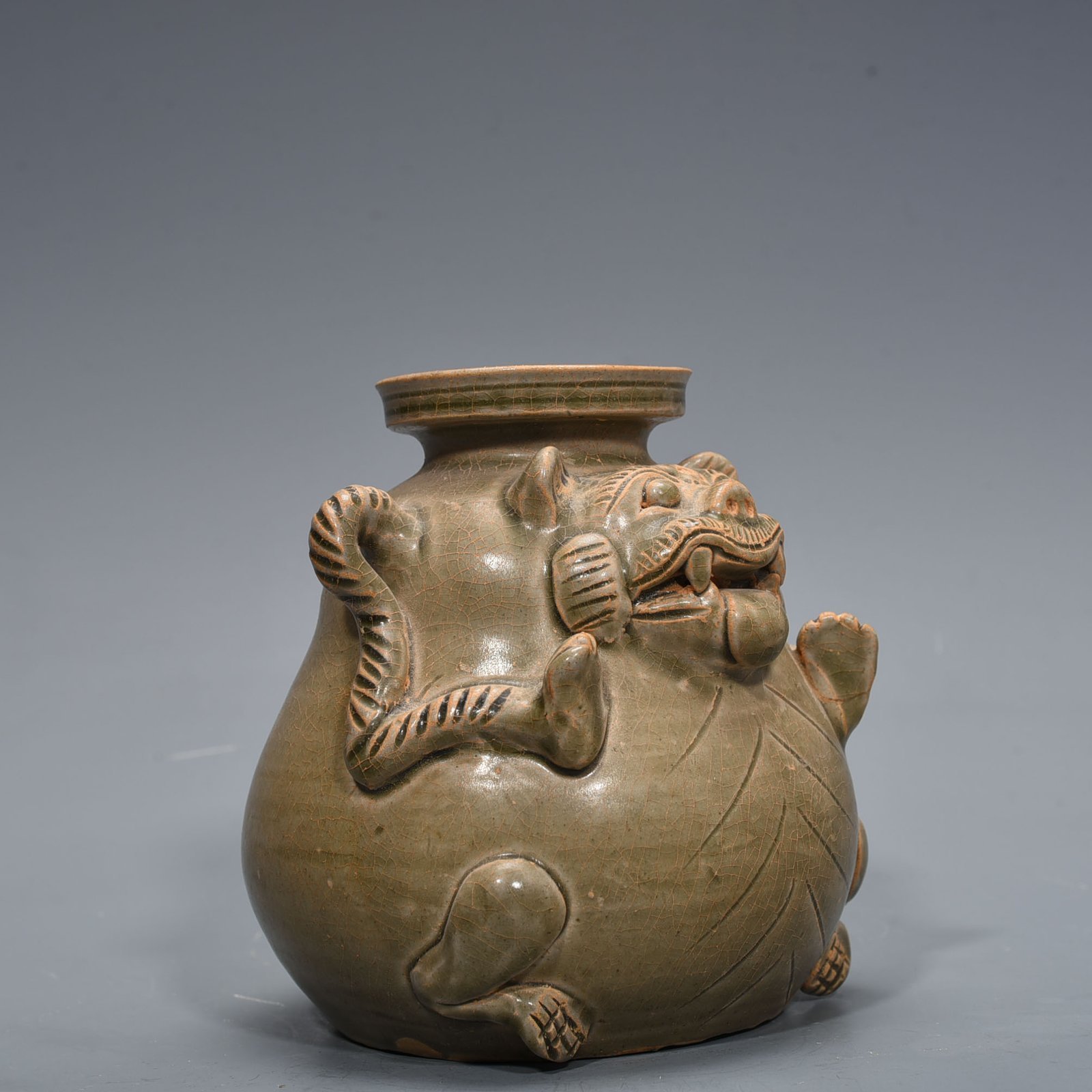 Five Dynasties Secret Color Yue Kiln Bear Zun