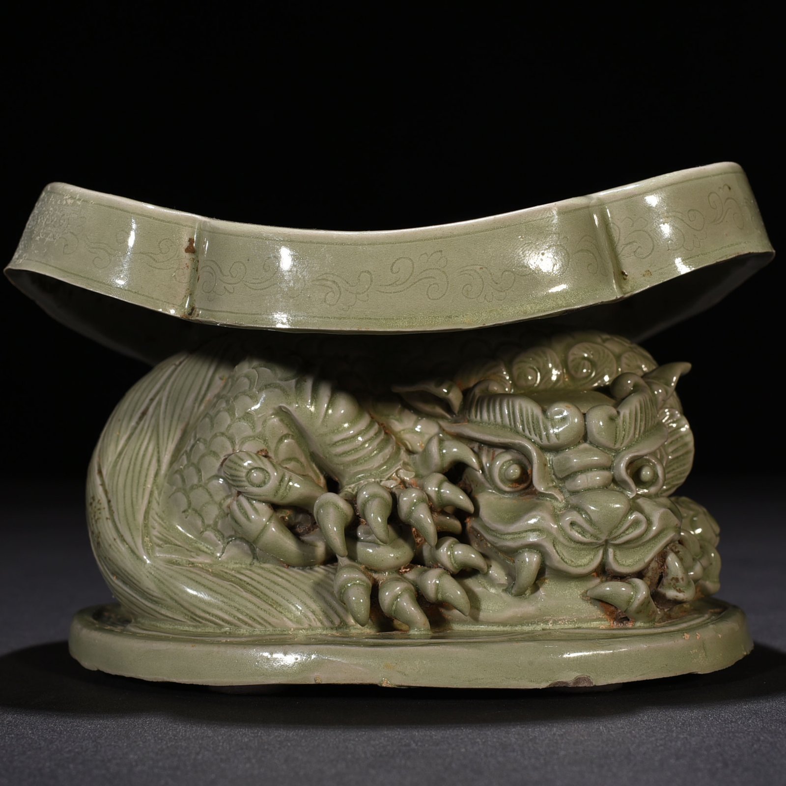Five Dynasties secret color Yue kiln auspicious animal Suan Ni pillow