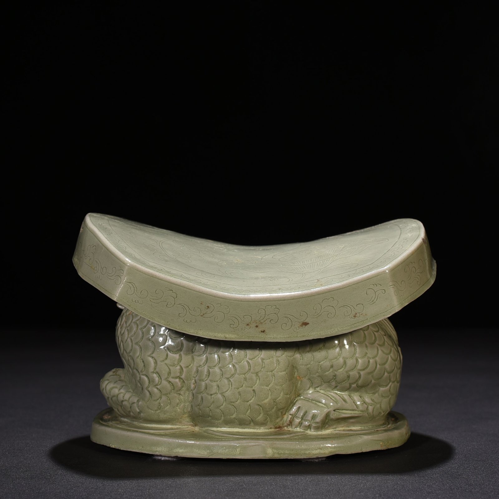 Five Dynasties secret color Yue kiln auspicious animal Suan Ni pillow