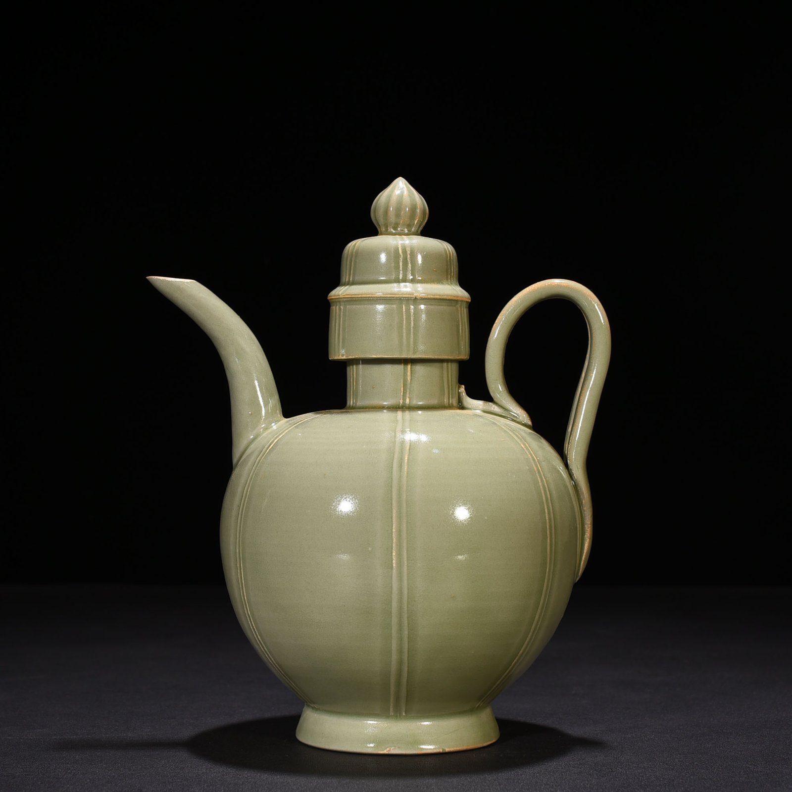 Five Dynasties Secret Color Yue Kiln Gualeng Holding Pot