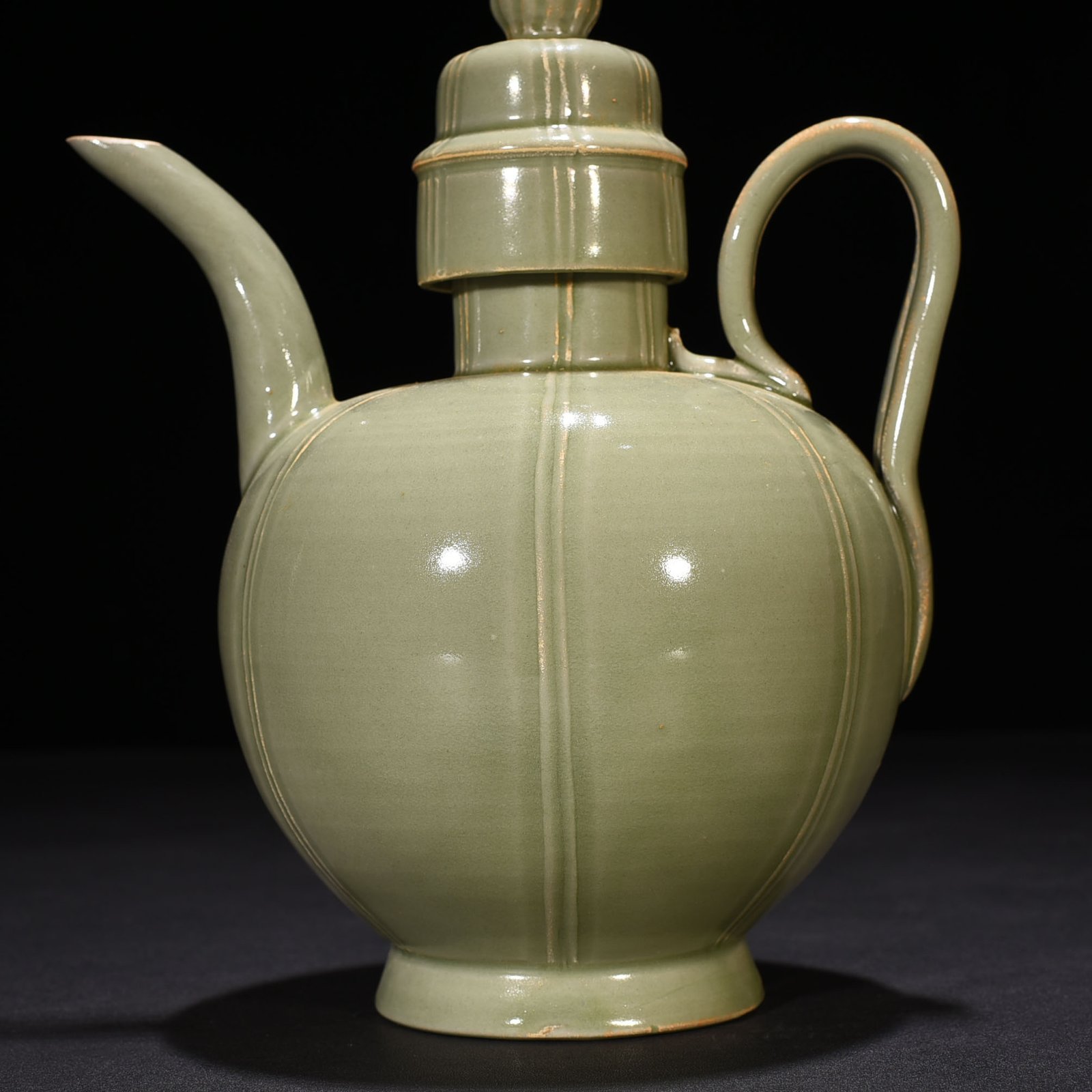 Five Dynasties Secret Color Yue Kiln Gualeng Holding Pot