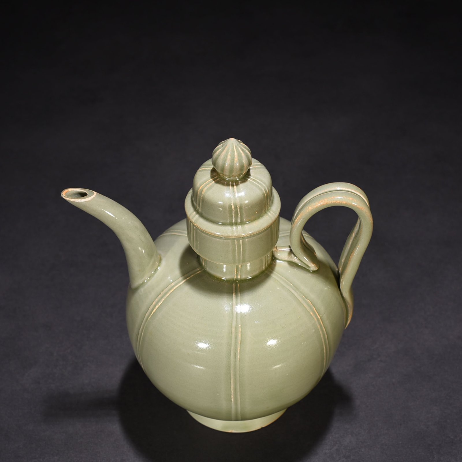 Five Dynasties Secret Color Yue Kiln Gualeng Holding Pot