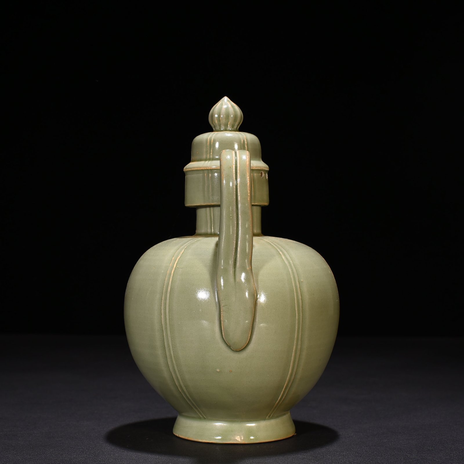 Five Dynasties Secret Color Yue Kiln Gualeng Holding Pot