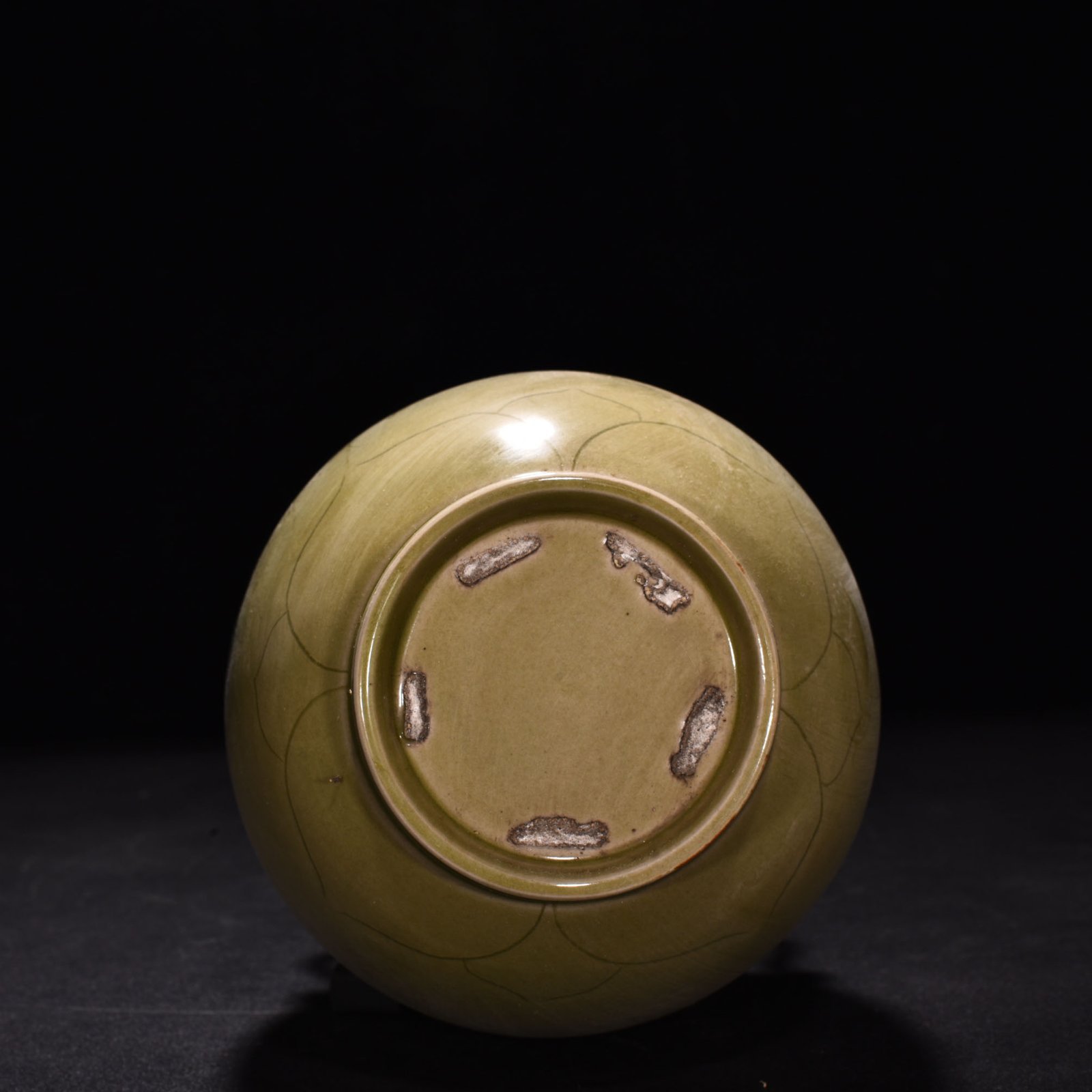 Five Dynasties secret color Yue kiln celadon phoenix pattern double-series garlic vase