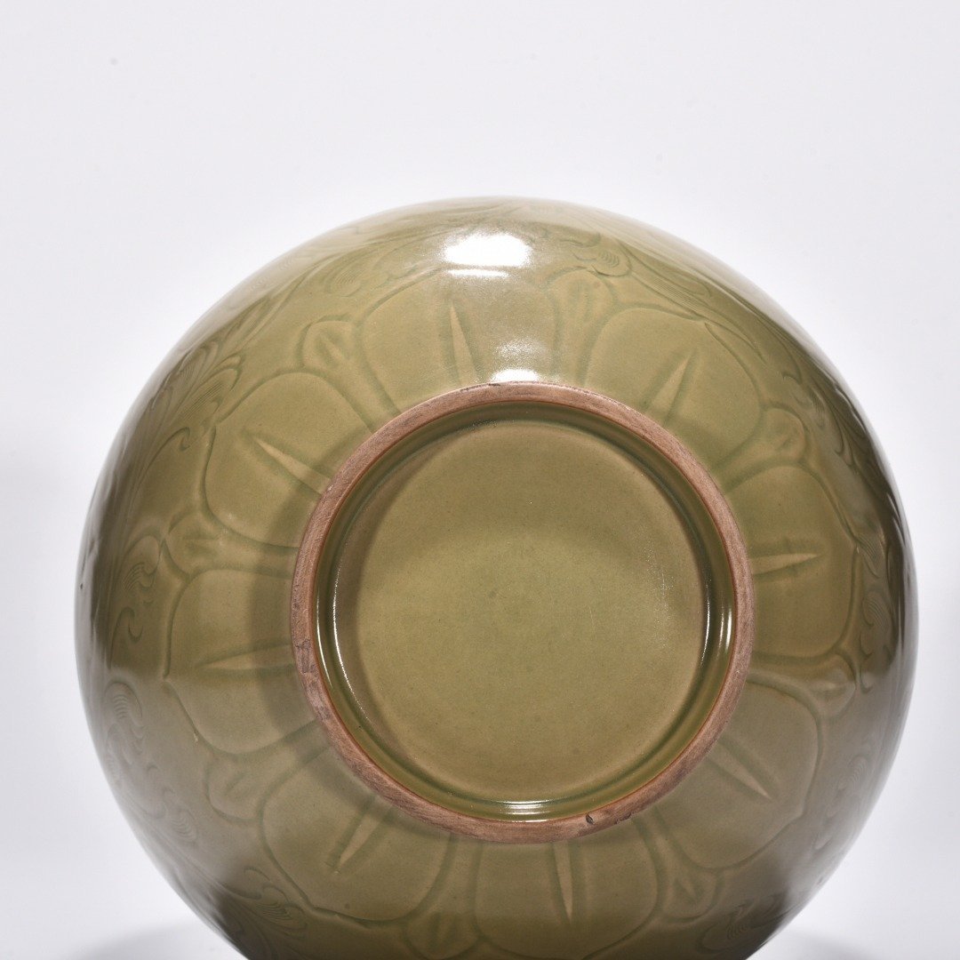 Five Dynasties Secret Color Yue Kiln Celadon Carved Peony Flower Pattern Tubo Plum Vase