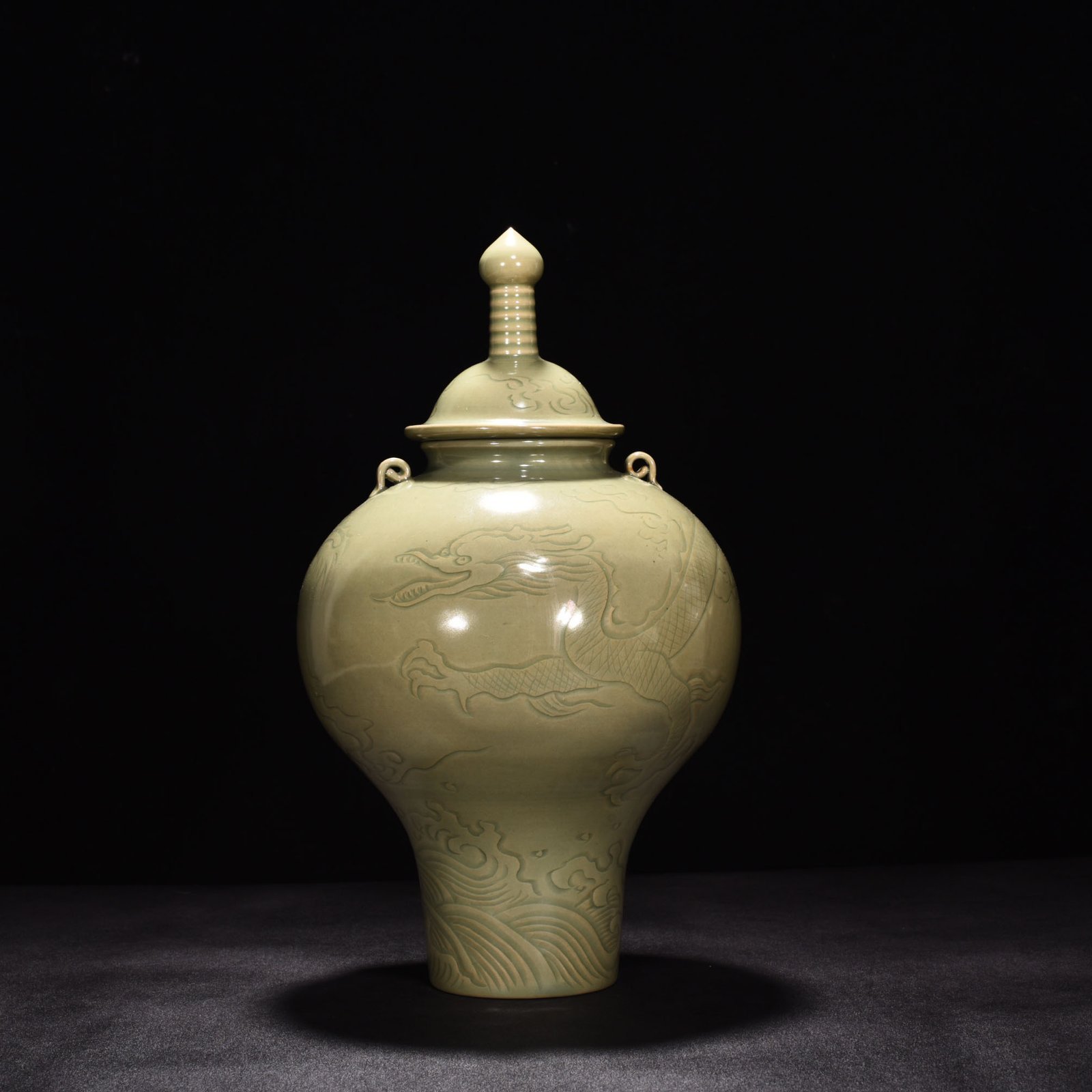 Five Dynasties Secret Color Yue Kiln Celadon Carved Dragon Pattern Double Cover Jar