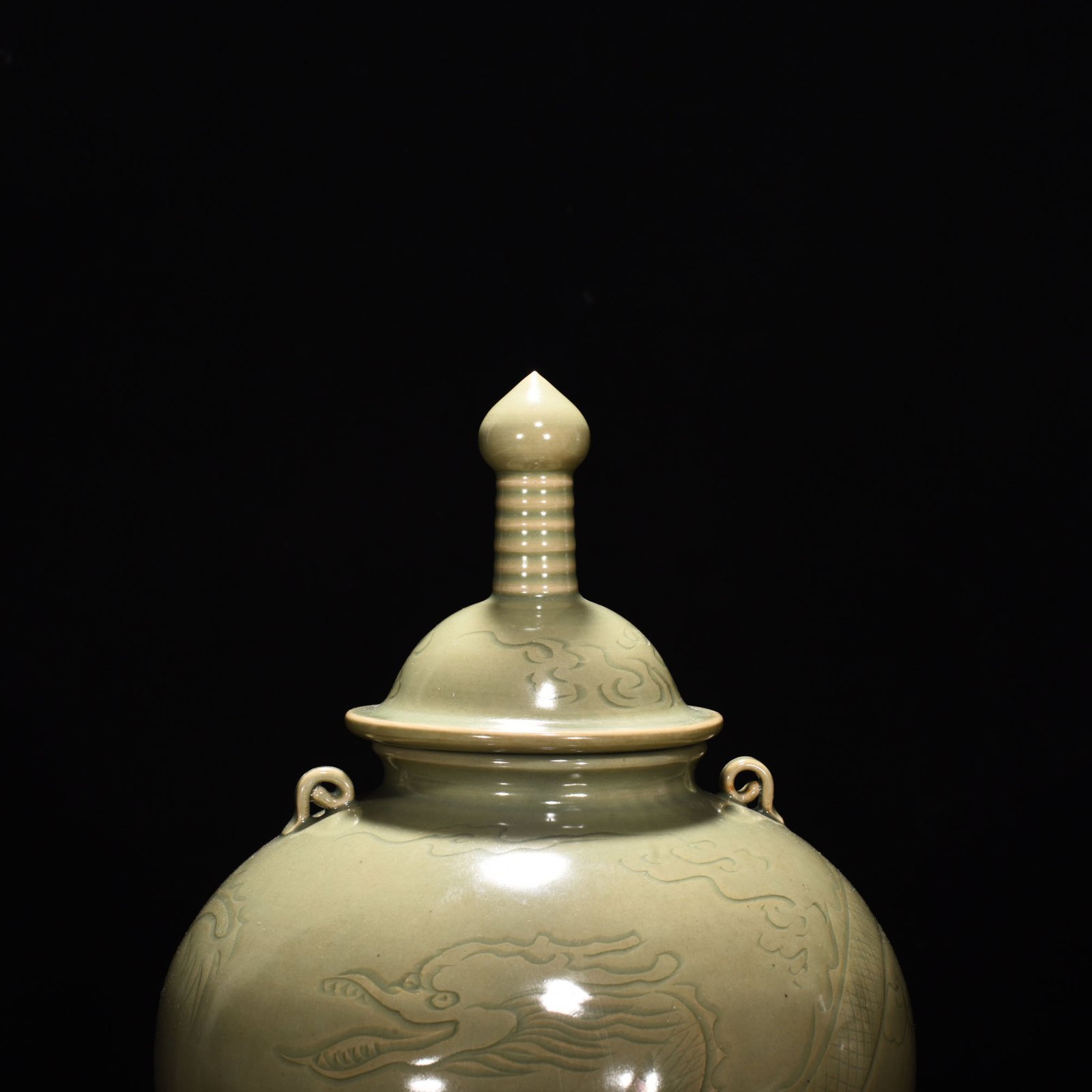 Five Dynasties Secret Color Yue Kiln Celadon Carved Dragon Pattern Double Cover Jar
