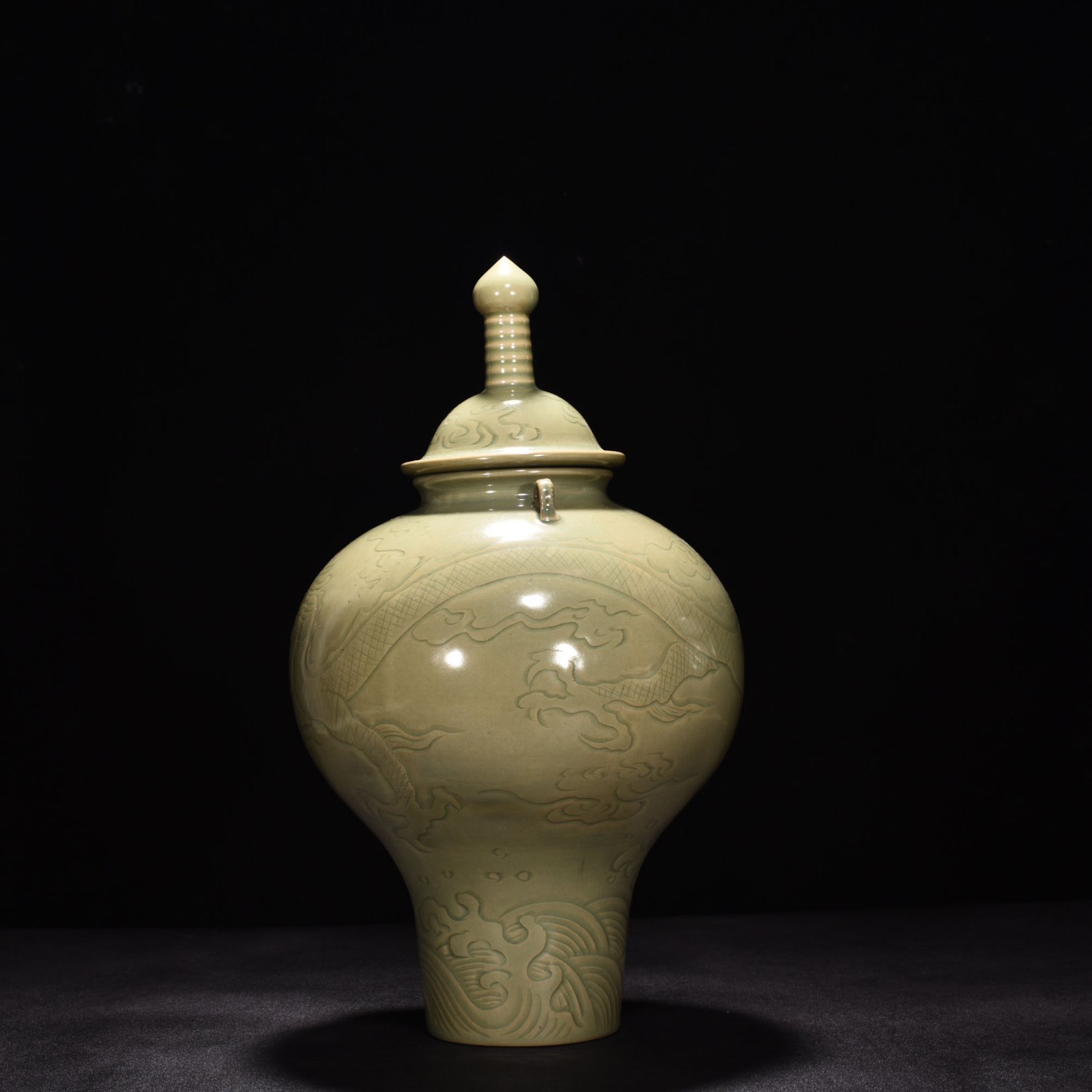 Five Dynasties Secret Color Yue Kiln Celadon Carved Dragon Pattern Double Cover Jar