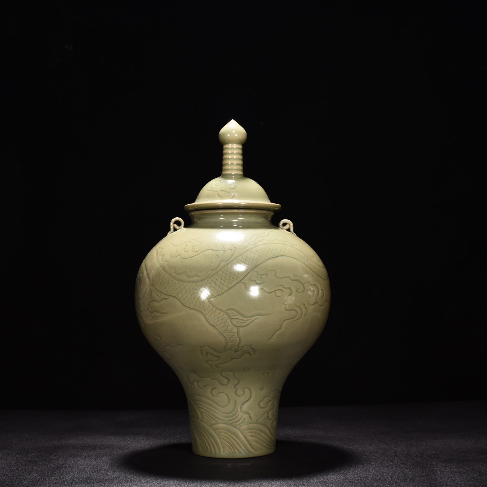 Five Dynasties Secret Color Yue Kiln Celadon Carved Dragon Pattern Double Cover Jar
