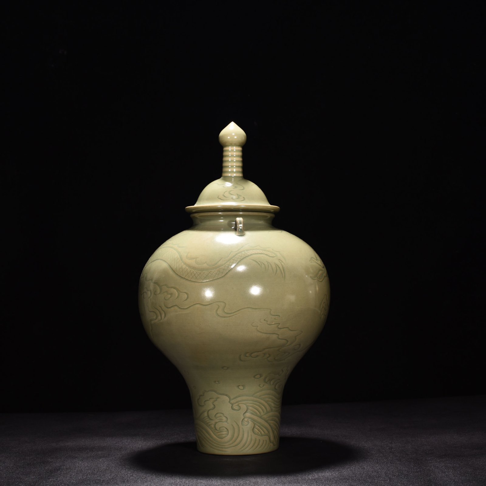 Five Dynasties Secret Color Yue Kiln Celadon Carved Dragon Pattern Double Cover Jar