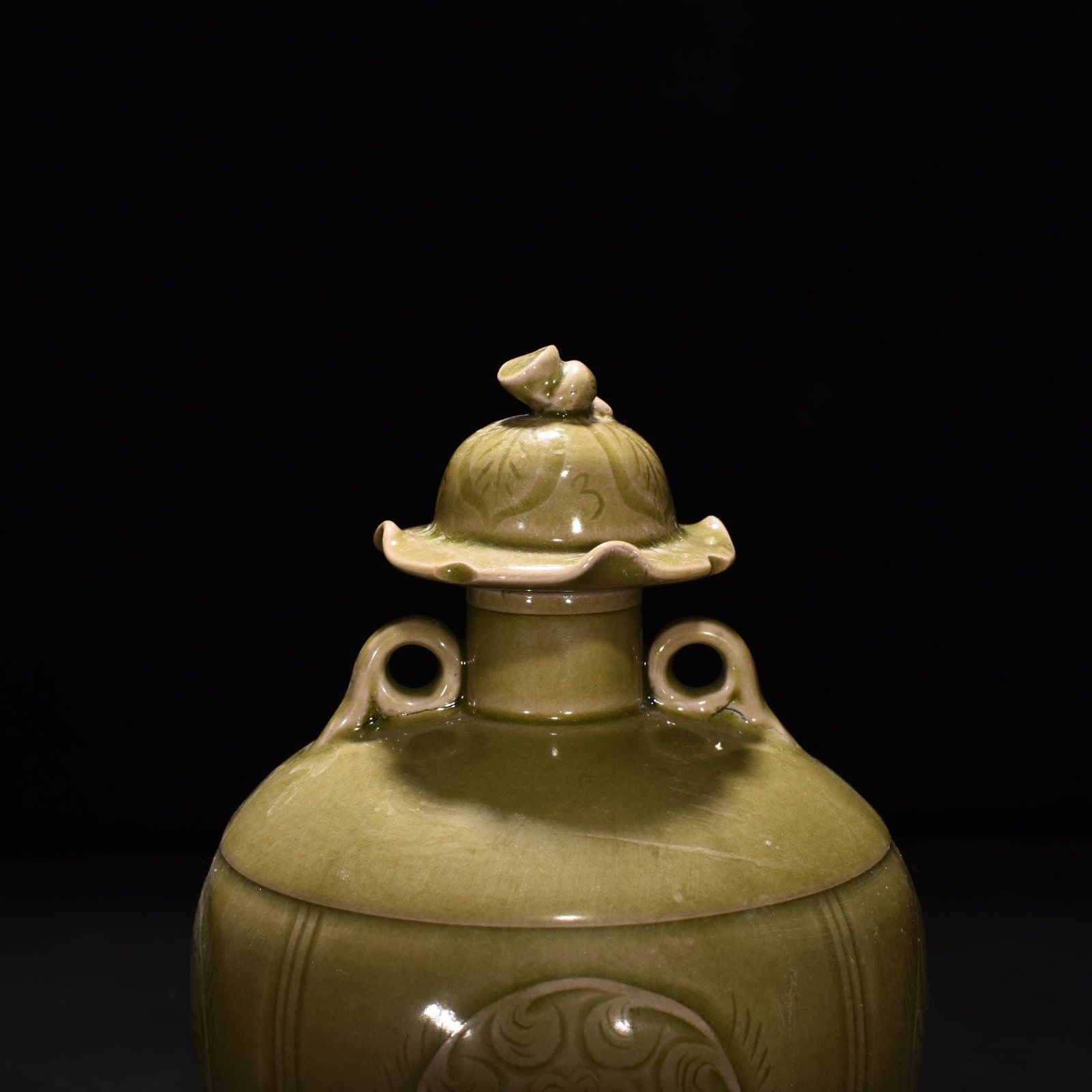 Five Dynasties Secret Color Yue Kiln Celadon Flower Pattern Double Cover Jar