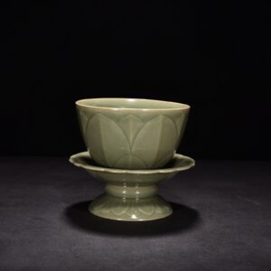 Five Dynasties secret color Yue kiln celadon banana leaf pattern serving bowl