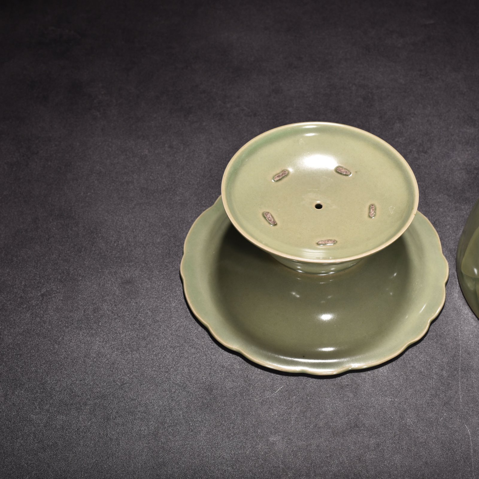 Five Dynasties secret color Yue kiln celadon banana leaf pattern serving bowl