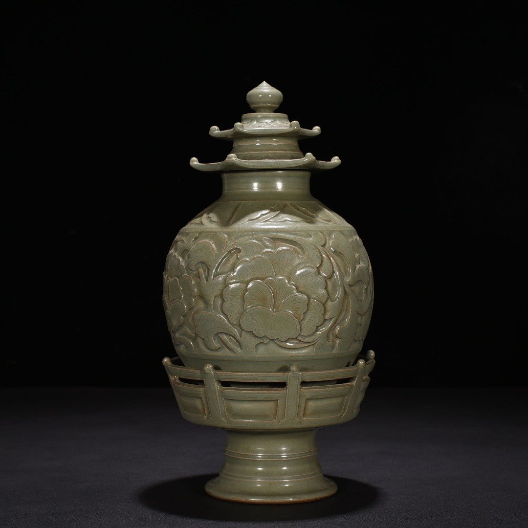 Five Dynasty Yaozhou kiln granary pagoda jar
