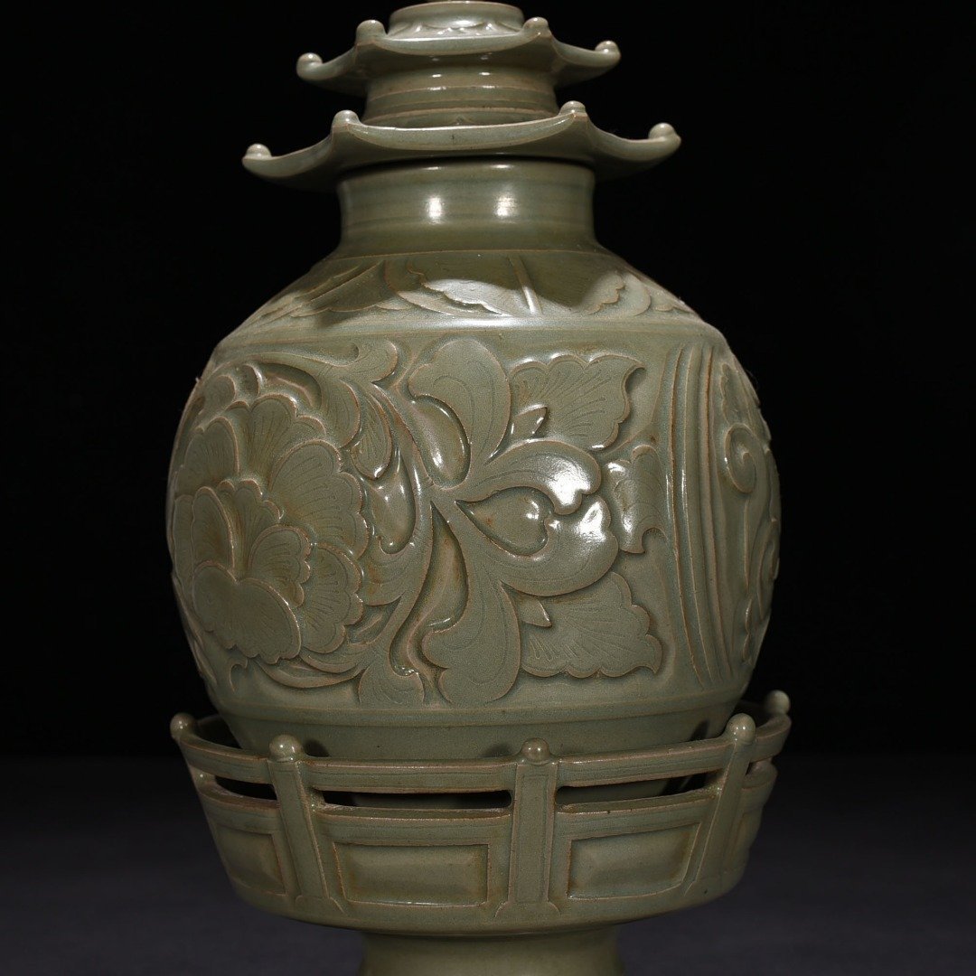 Five Dynasty Yaozhou kiln granary pagoda jar