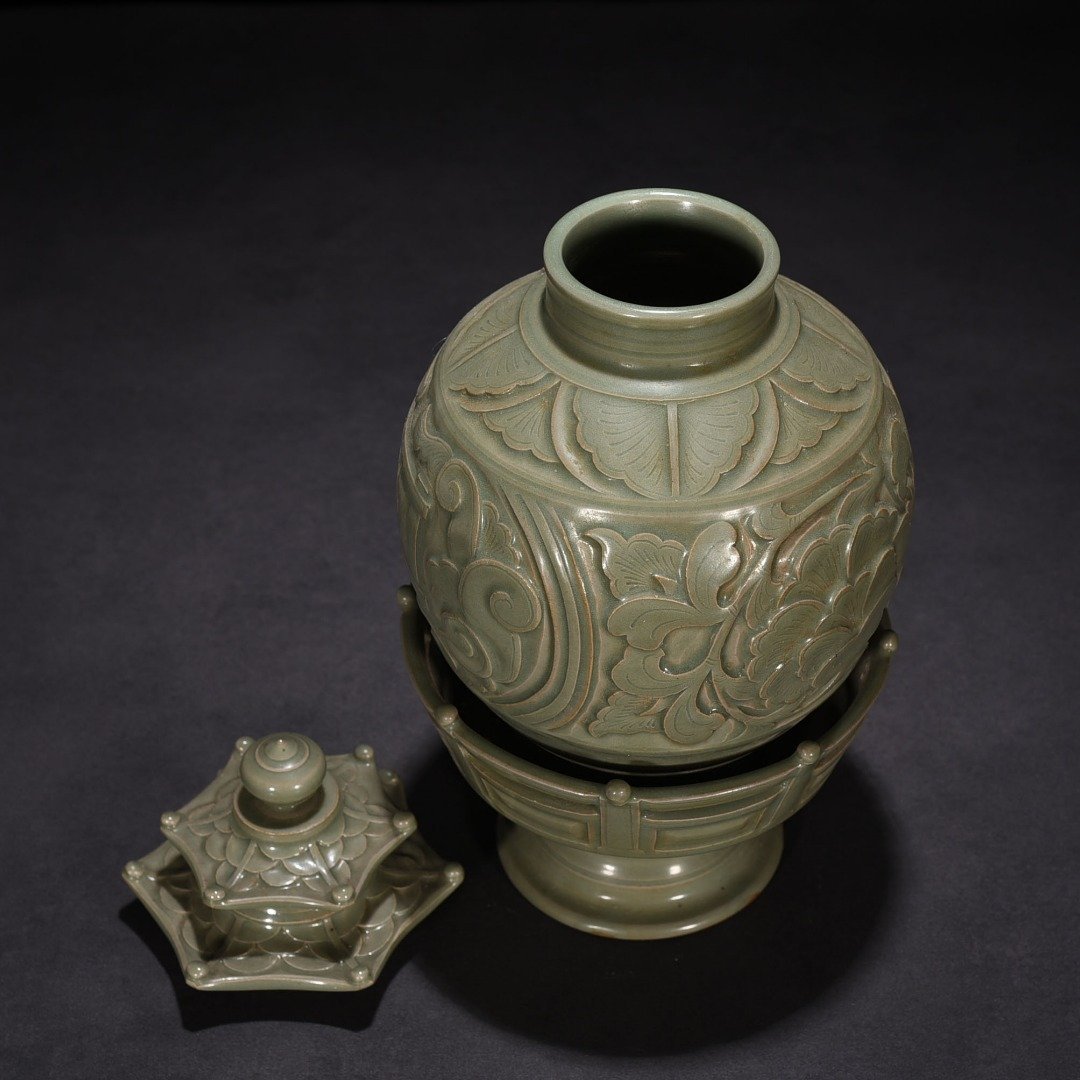 Five Dynasty Yaozhou kiln granary pagoda jar