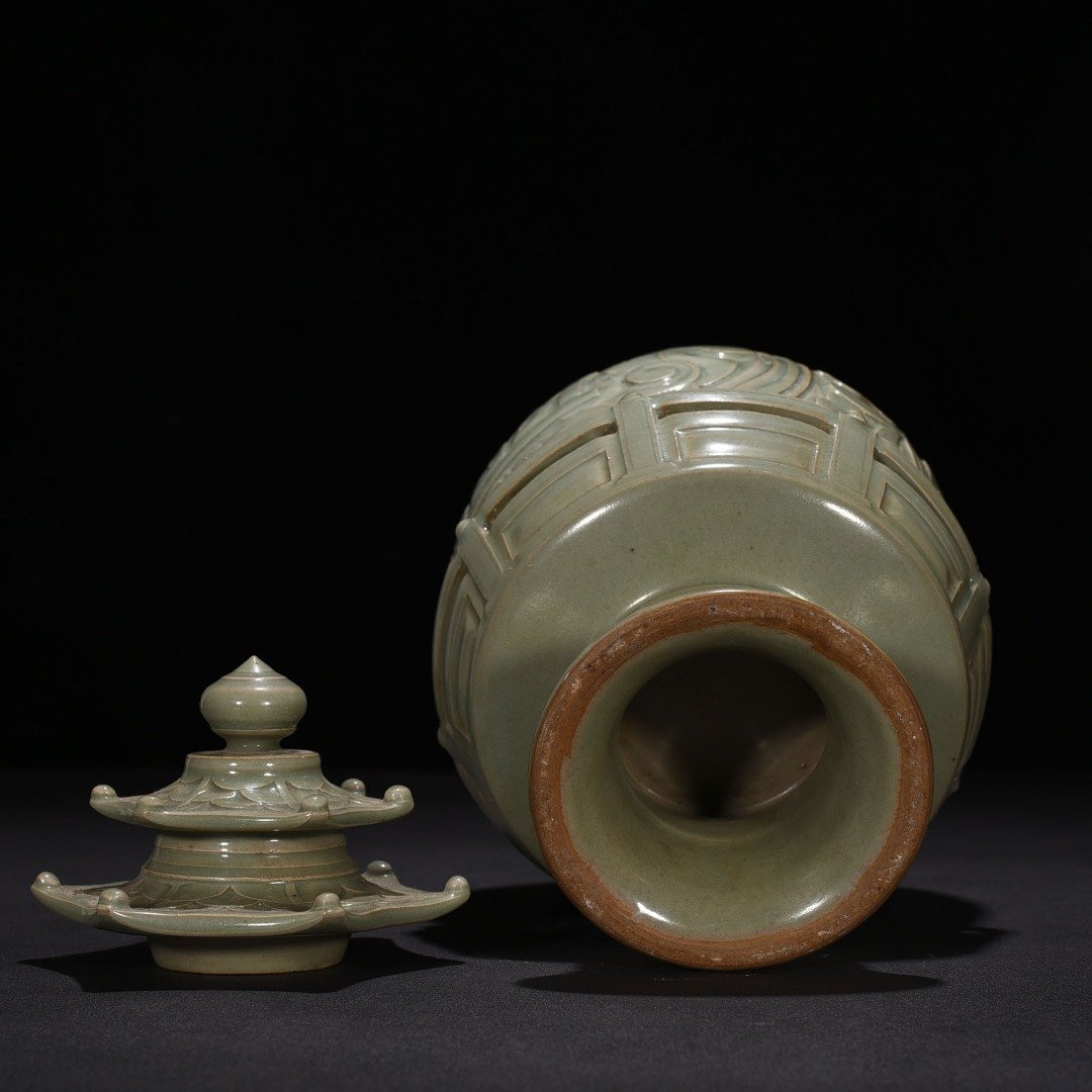 Five Dynasty Yaozhou kiln granary pagoda jar