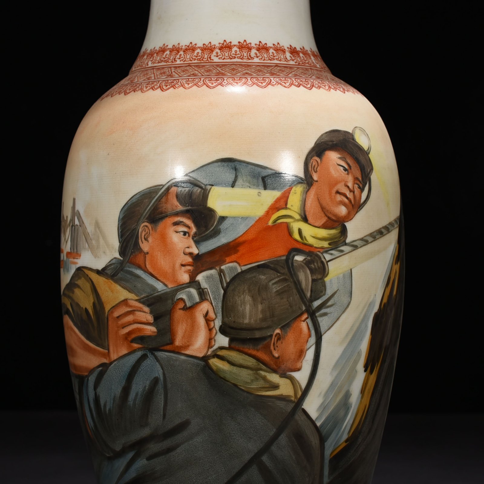 Five Dynasty pastel character vase