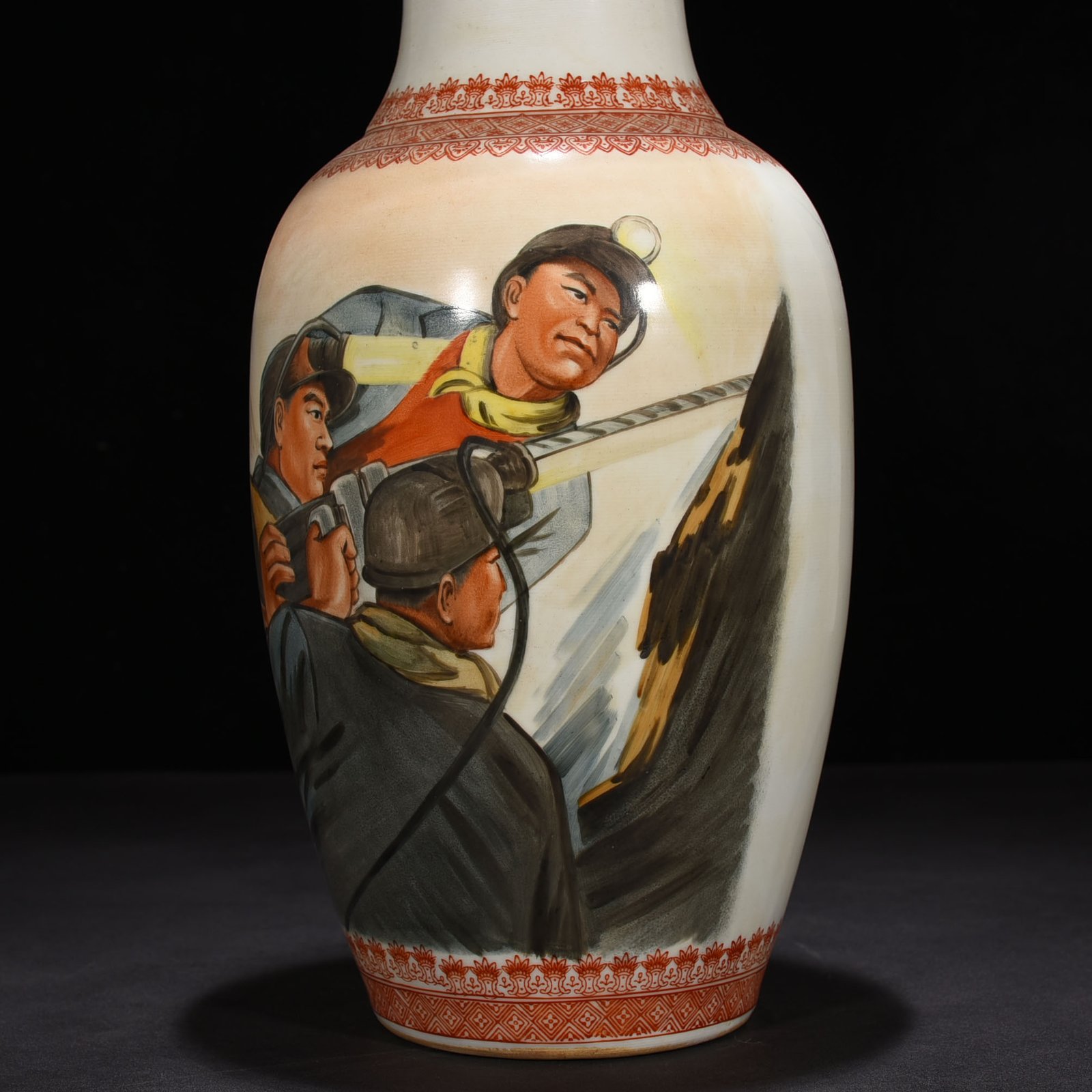 Five Dynasty pastel character vase