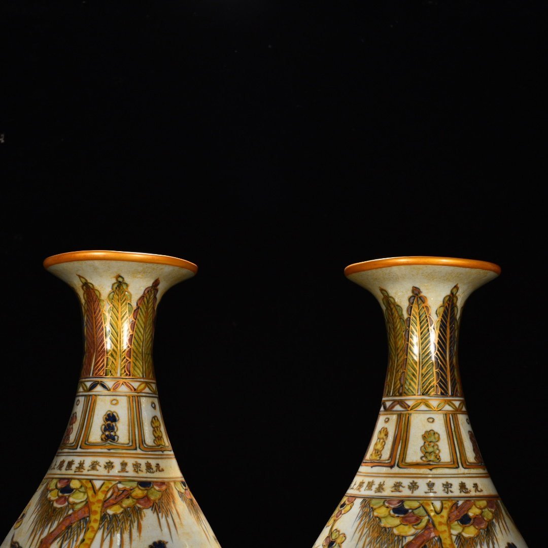 Yuan Dynasty five-color jade pot spring vase depicting the story of General Mengtian in gold
