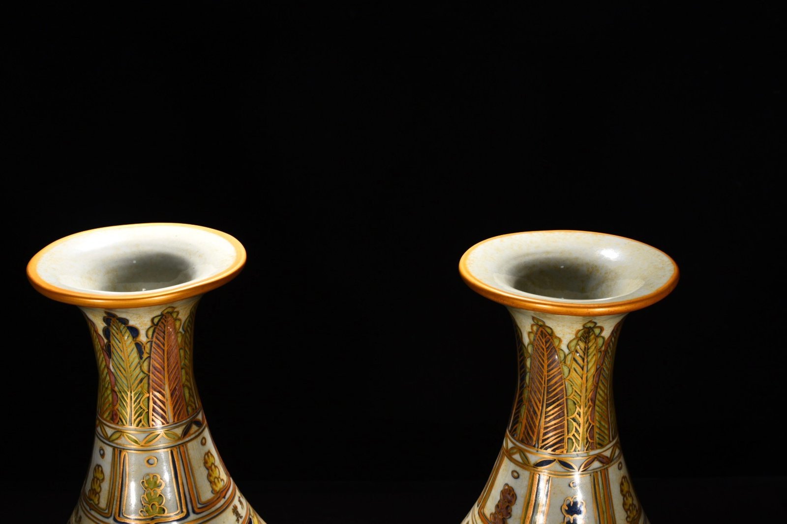 Yuan Dynasty five-color jade pot spring vase depicting the story of General Mengtian in gold