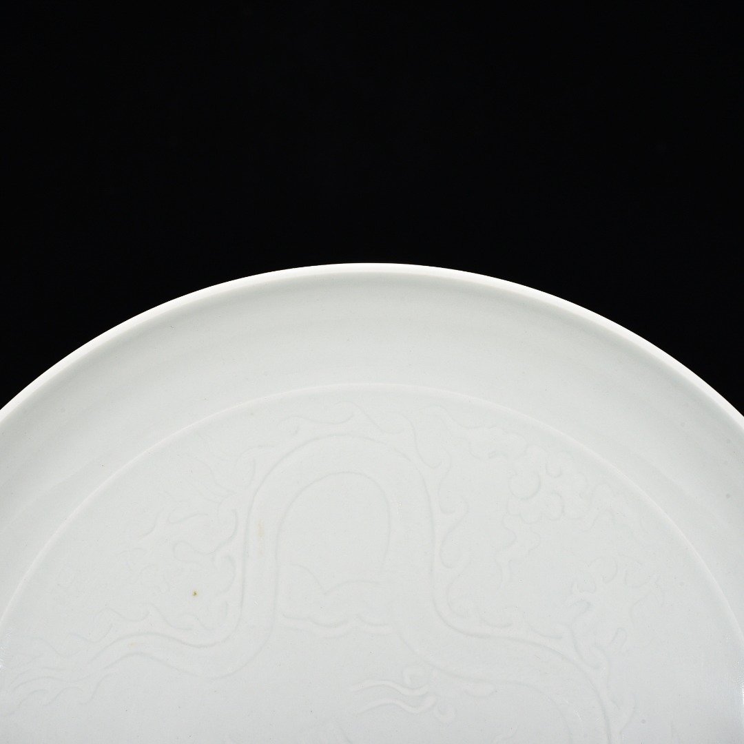 Yuan Dynasty egg white glaze engraved cloud and dragon pattern plate