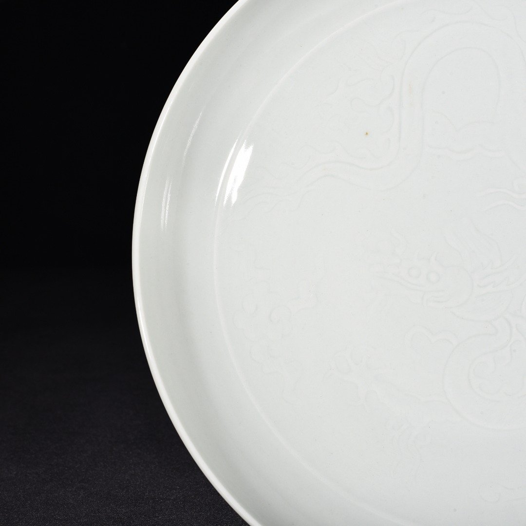 Yuan Dynasty egg white glaze engraved cloud and dragon pattern plate