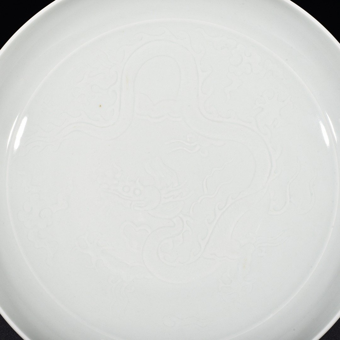 Yuan Dynasty egg white glaze engraved cloud and dragon pattern plate