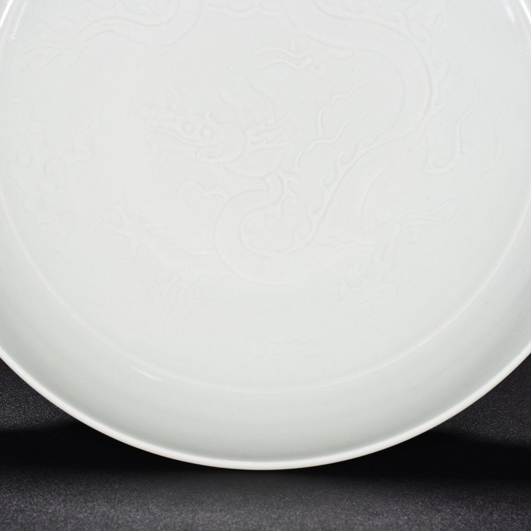 Yuan Dynasty egg white glaze engraved cloud and dragon pattern plate