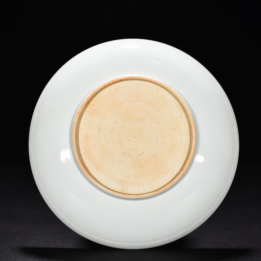 Yuan Dynasty egg white glaze engraved cloud and dragon pattern plate