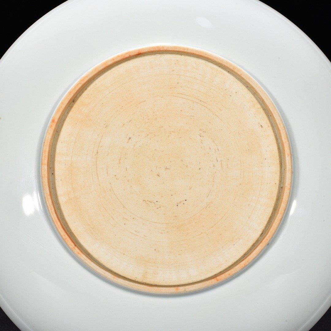 Yuan Dynasty egg white glaze engraved cloud and dragon pattern plate