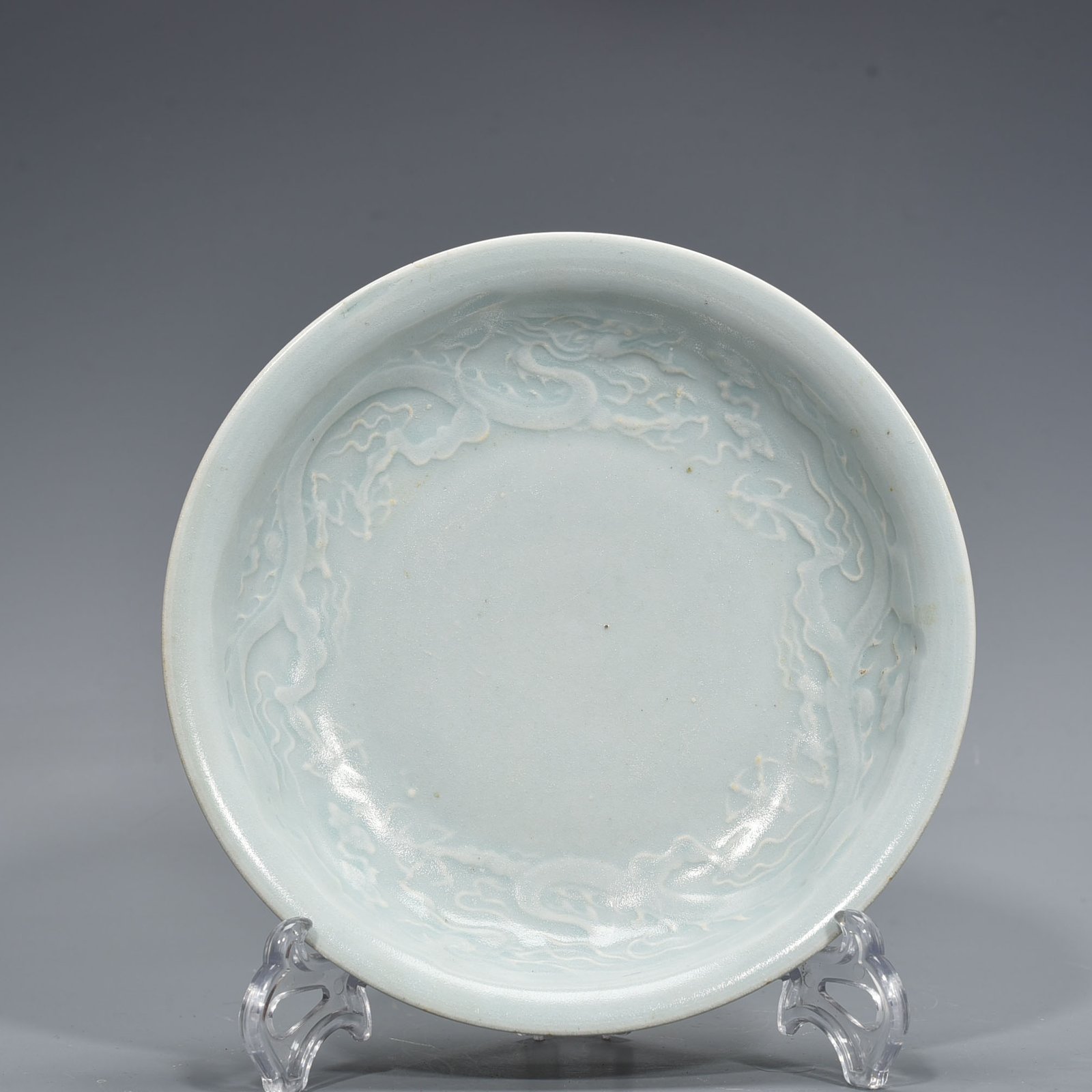 Yuan Dynasty egg white glaze engraved dragon pattern dish