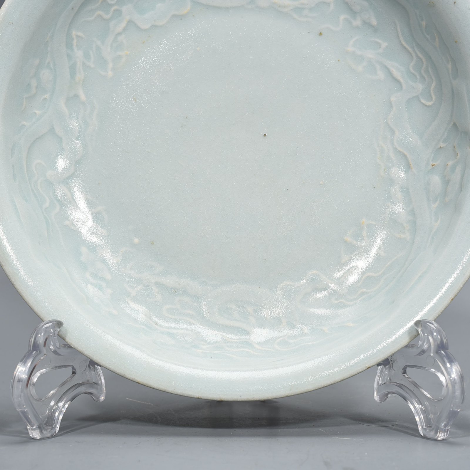 Yuan Dynasty egg white glaze engraved dragon pattern dish