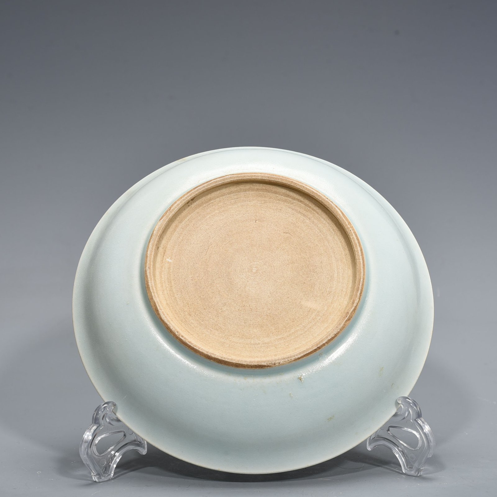 Yuan Dynasty egg white glaze engraved dragon pattern dish