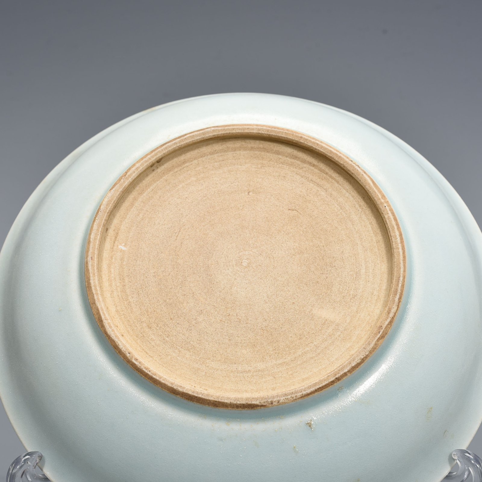 Yuan Dynasty egg white glaze engraved dragon pattern dish