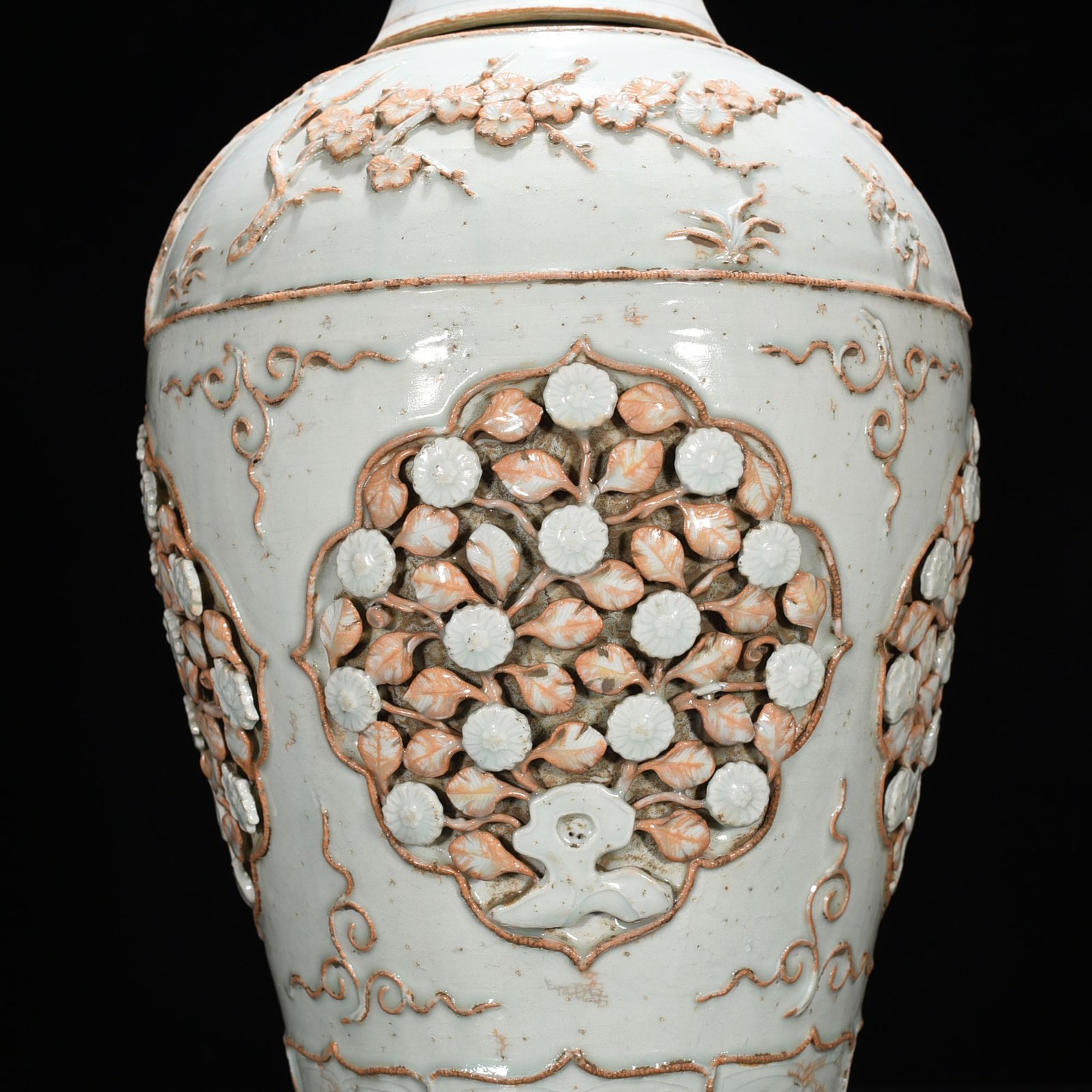 Yuan Dynasty egg white glazed plastic plum vase with four seasons flower pattern