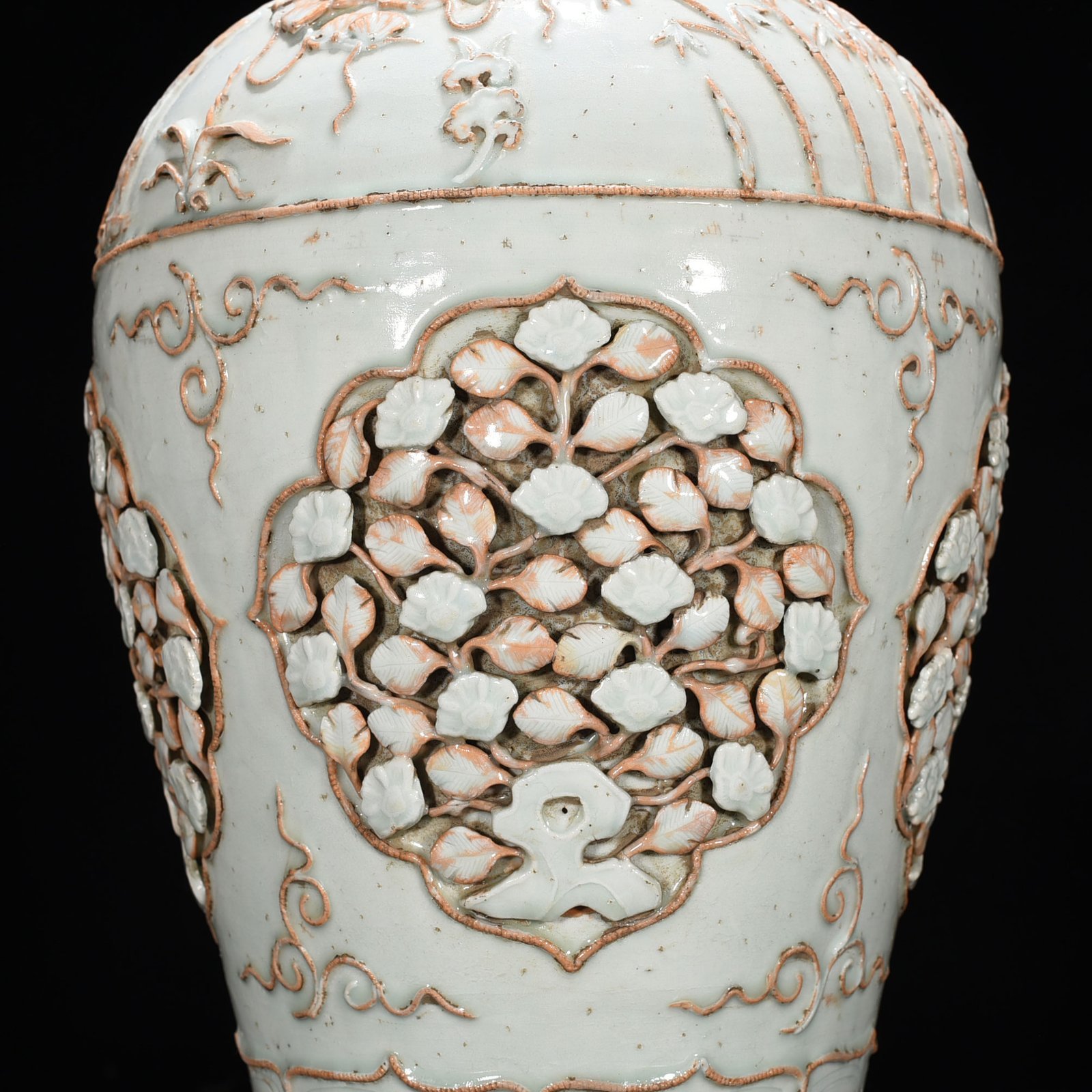Yuan Dynasty egg white glazed plastic plum vase with four seasons flower pattern