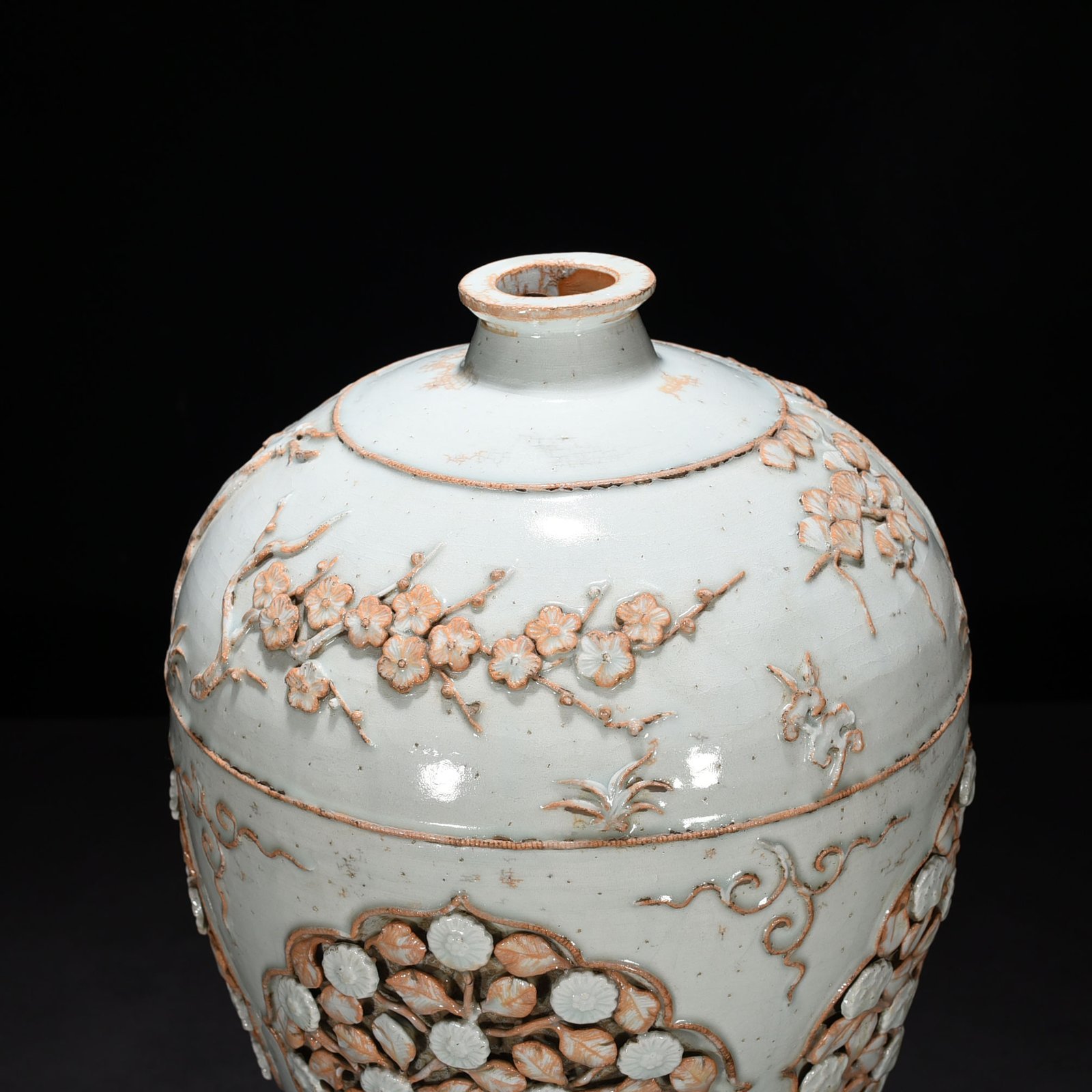 Yuan Dynasty egg white glazed plastic plum vase with four seasons flower pattern