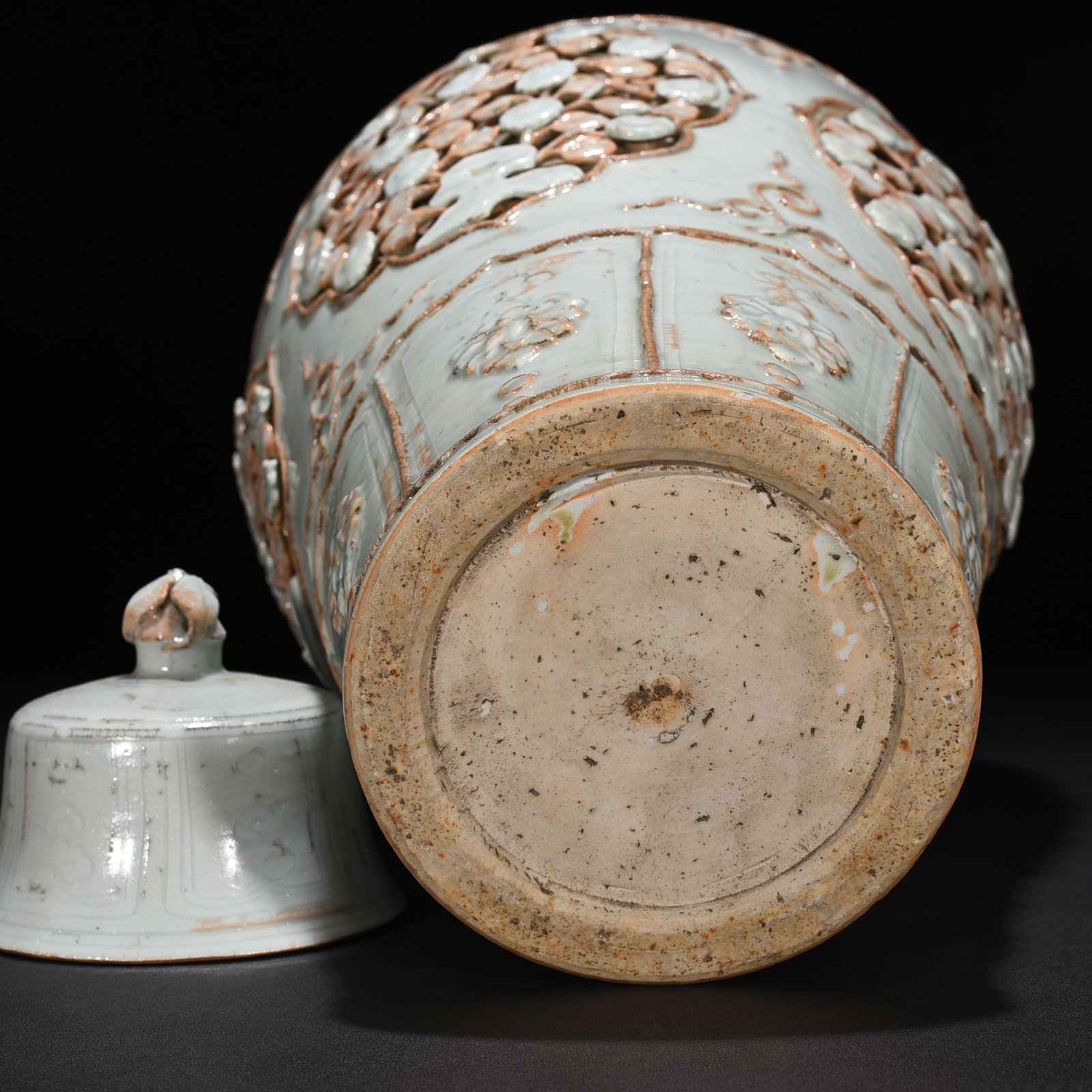 Yuan Dynasty egg white glazed plastic plum vase with four seasons flower pattern