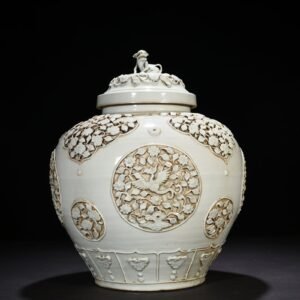 Yuan Dynasty egg white glazed plastic flower and phoenix pattern lid jar