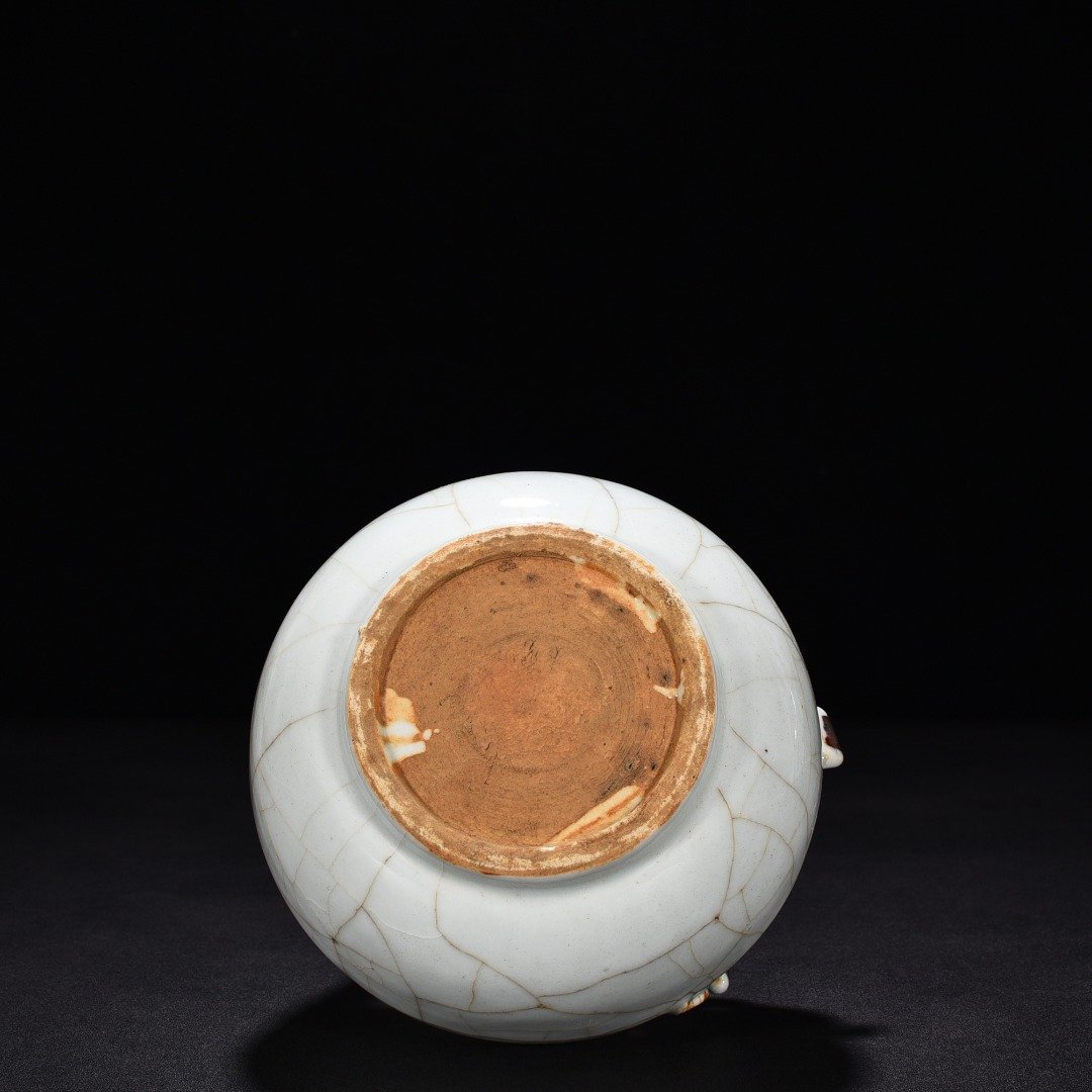 Yuan Dynasty egg white underglaze red chilong pattern military holder
