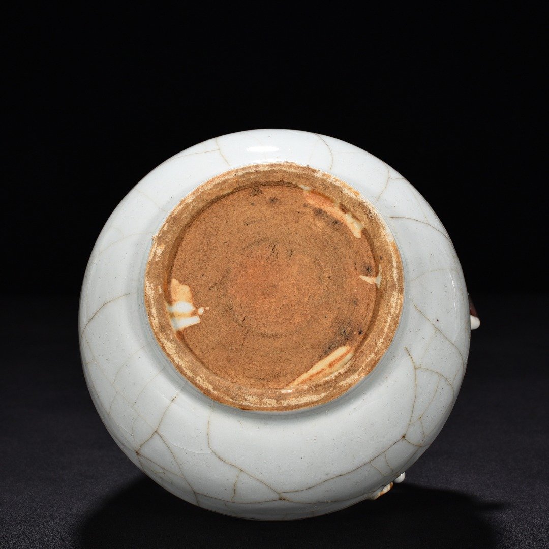 Yuan Dynasty egg white underglaze red chilong pattern military holder