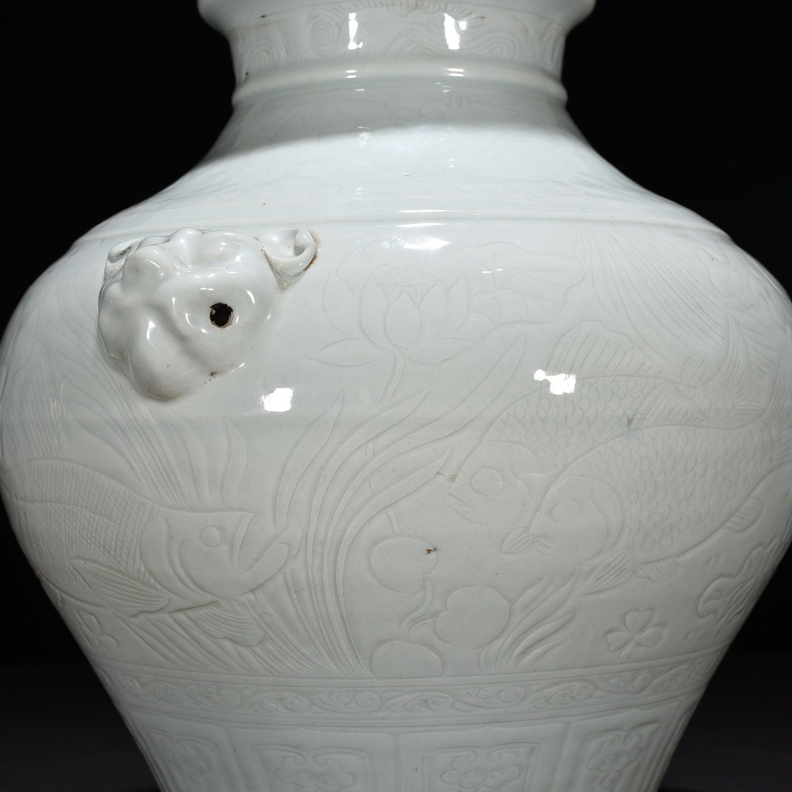 Yuan Dynasty egg white glaze carved animal ear jar with fish and algae pattern