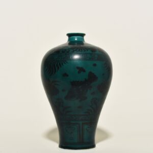 Yuan Dynasty peacock blue glaze fish and algae pattern plum vase